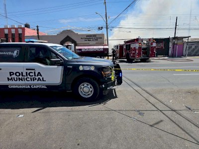 Se incendia vivienda en la colonia El Palomar y colapsa estructura