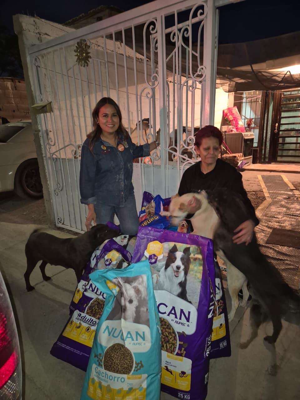 Entregan alimento a refugios de perros y gatos