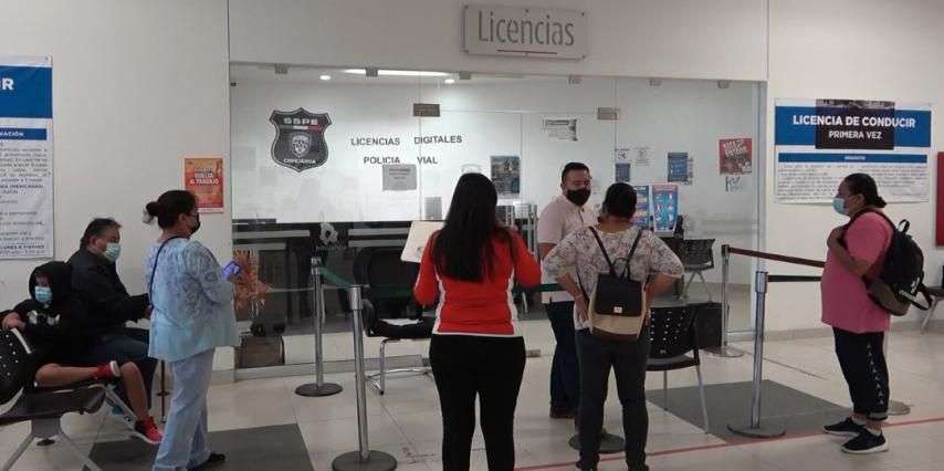 Suben costos de licencias de conducir 