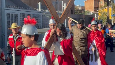 Comienza Viacrucis en la parroquia de San Pablo Apóstol