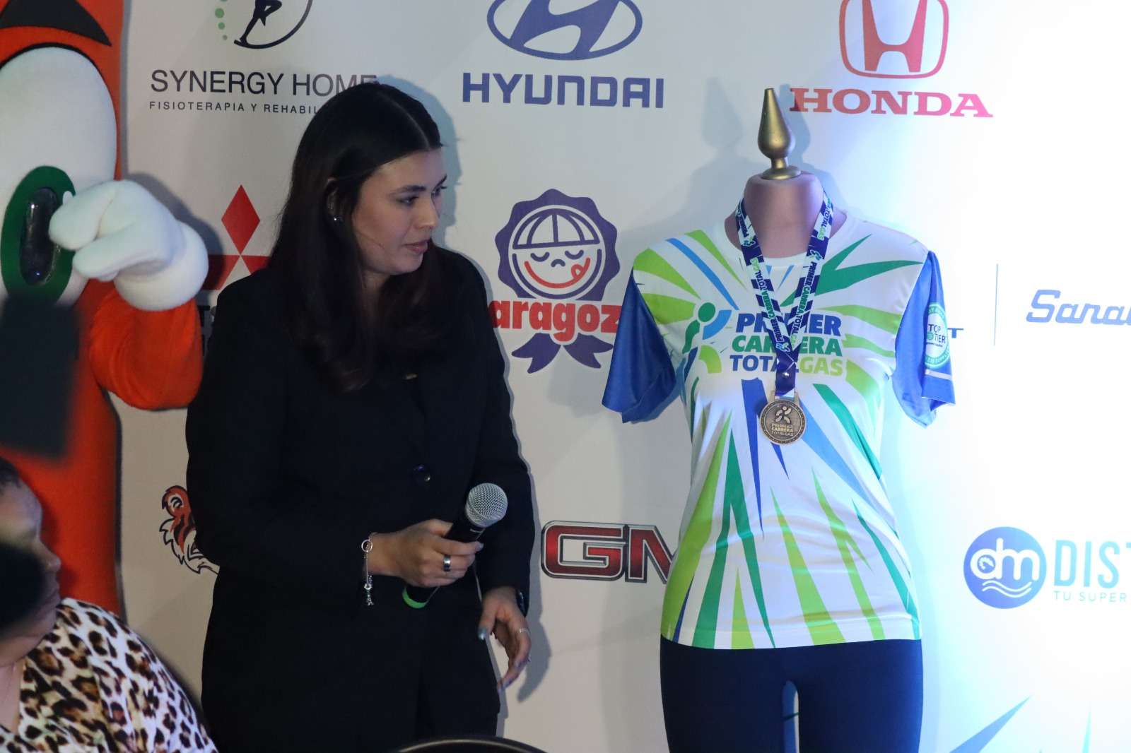 Presentan Jersey para la carrera ToralGas del 19 de abril 