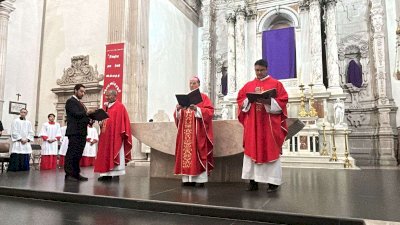 Conmemoran fieles la Pasión de Cristo en la Catedral de Chihuahua 