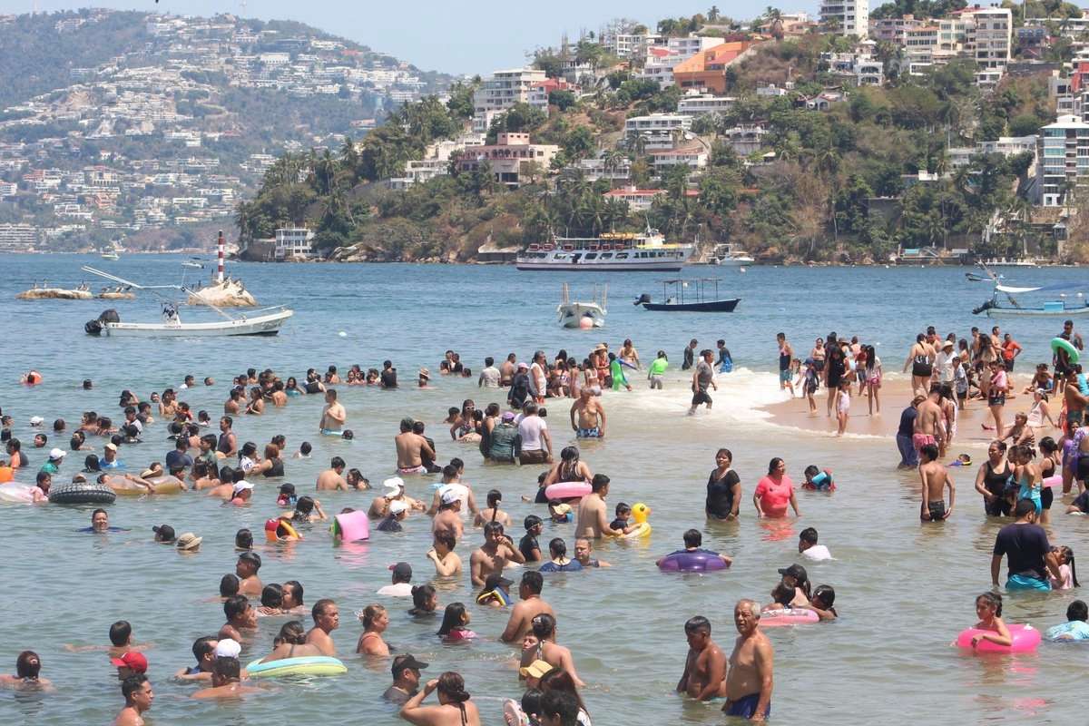 Registran Playas de Acapulco lleno total 