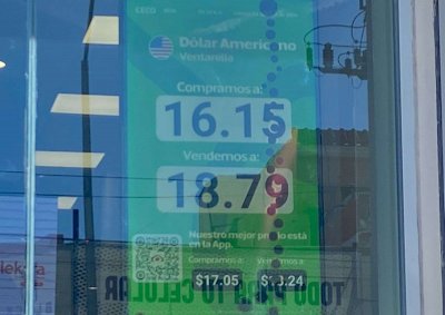 Sube el dólar a $18.79 en ventanillas de Banco Azteca 