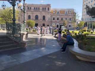 Reavivan turistas y grupos religiosos el centro de la ciudad 