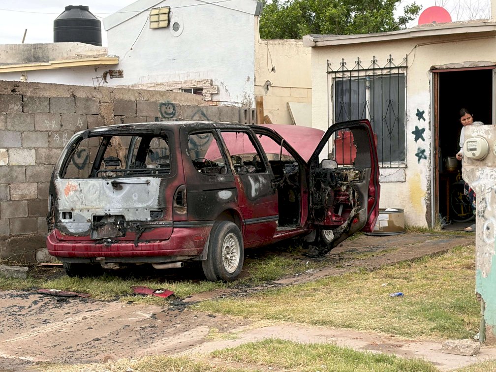 Devora incendio camioneta en Praderas del Sur