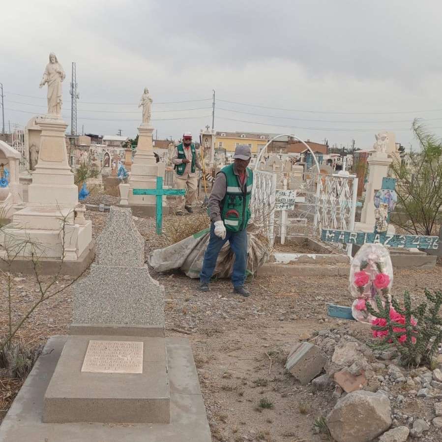 Limpian panteones municipales
