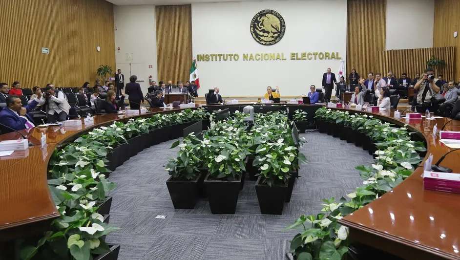 Pasan 369 aspirantes al INE a examen este lunes
