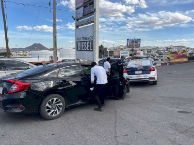 Atacan a balazos a conductor en gasolinera del Perijuv