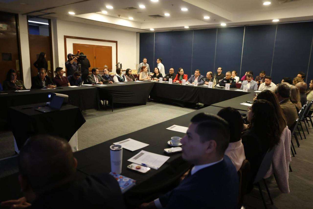 Aborda alcalde temas de turismo y ocupación hotelera con empresarios