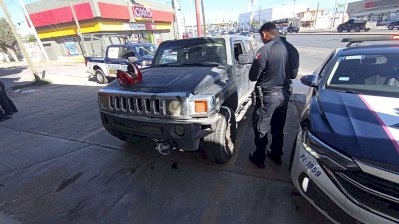 Derriba un poste de CFE por choque en la Tecnológico