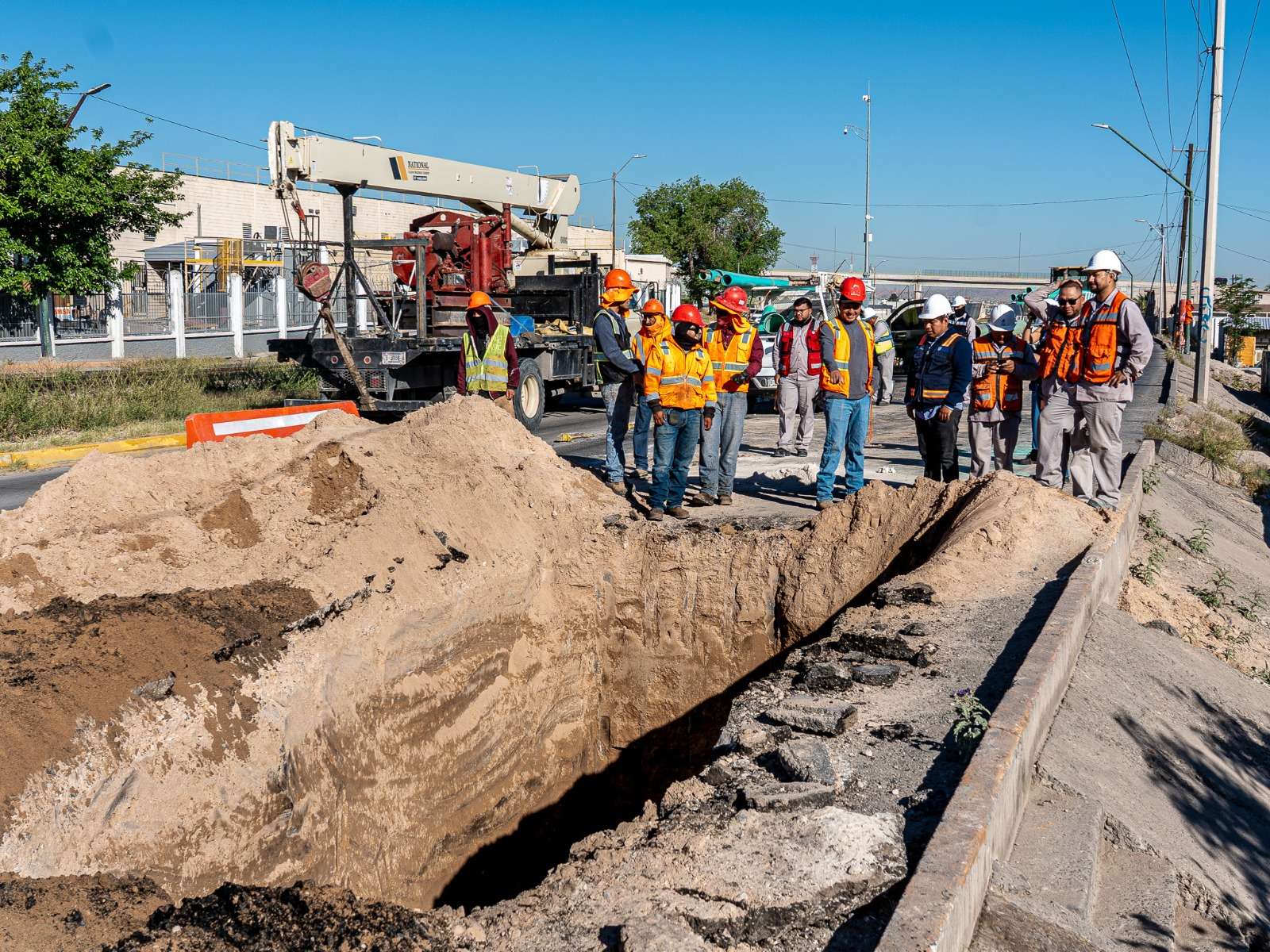 Reparan hundimiento en Eje Vial Juan Gabriel