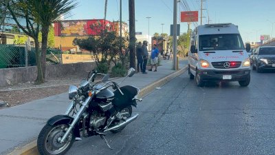 Resulta motociclista herido al evitar choque en el Perijuv 