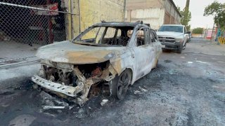 Consume incendio vehículo en los tiraderos del centro 
