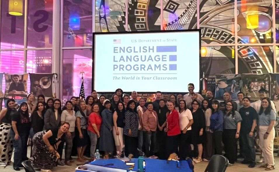 Concluyen 43 docentes de inglés programa de formación