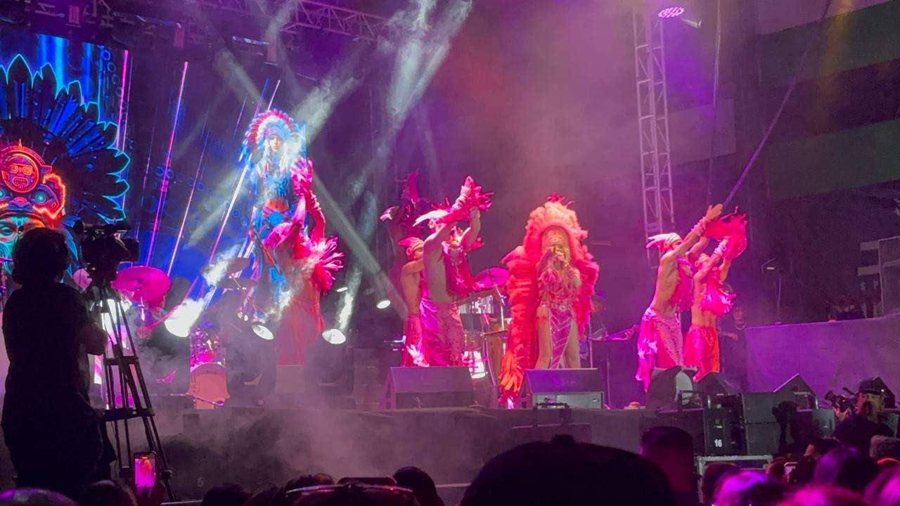 Celebra Yuri 49 años de trayectoria en su tour Icónica