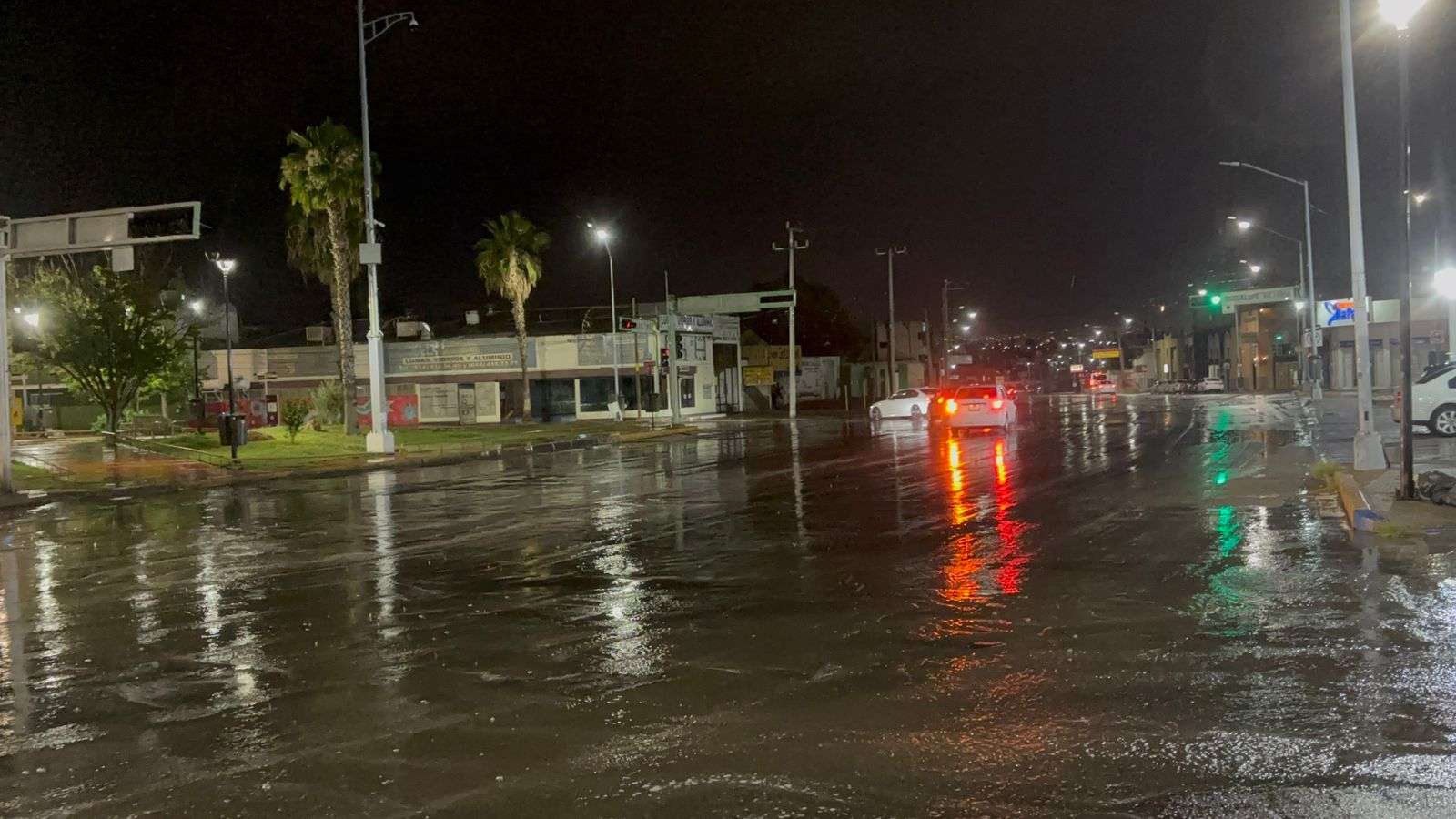 Sorprende lluvia al Centro de la ciudad