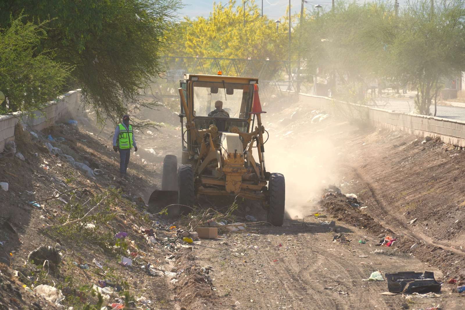 Implementan operativo integral de limpieza en arroyos 