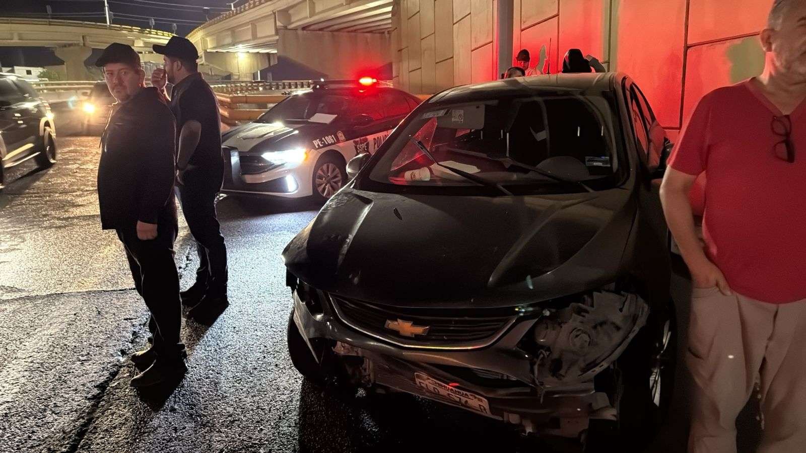 Provoca caos vial choque múltiple en gaza de la salida a Aldama