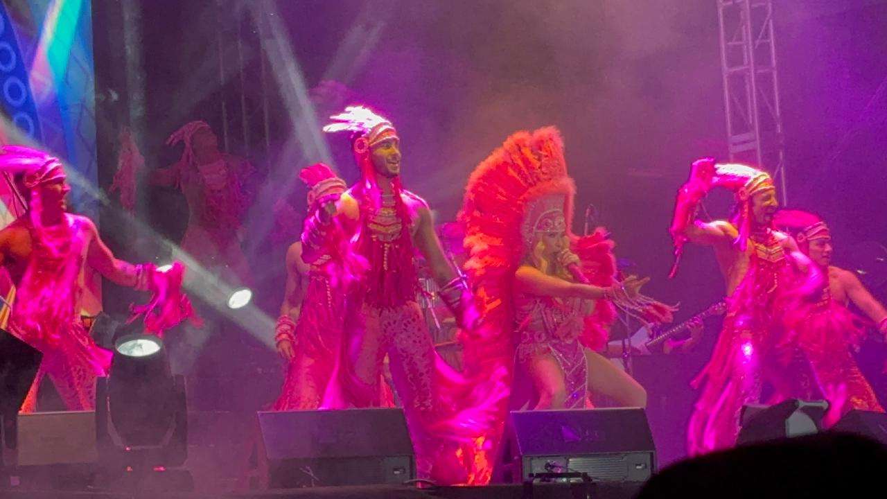 Celebra Yuri 49 años de trayectoria en su tour Icónica