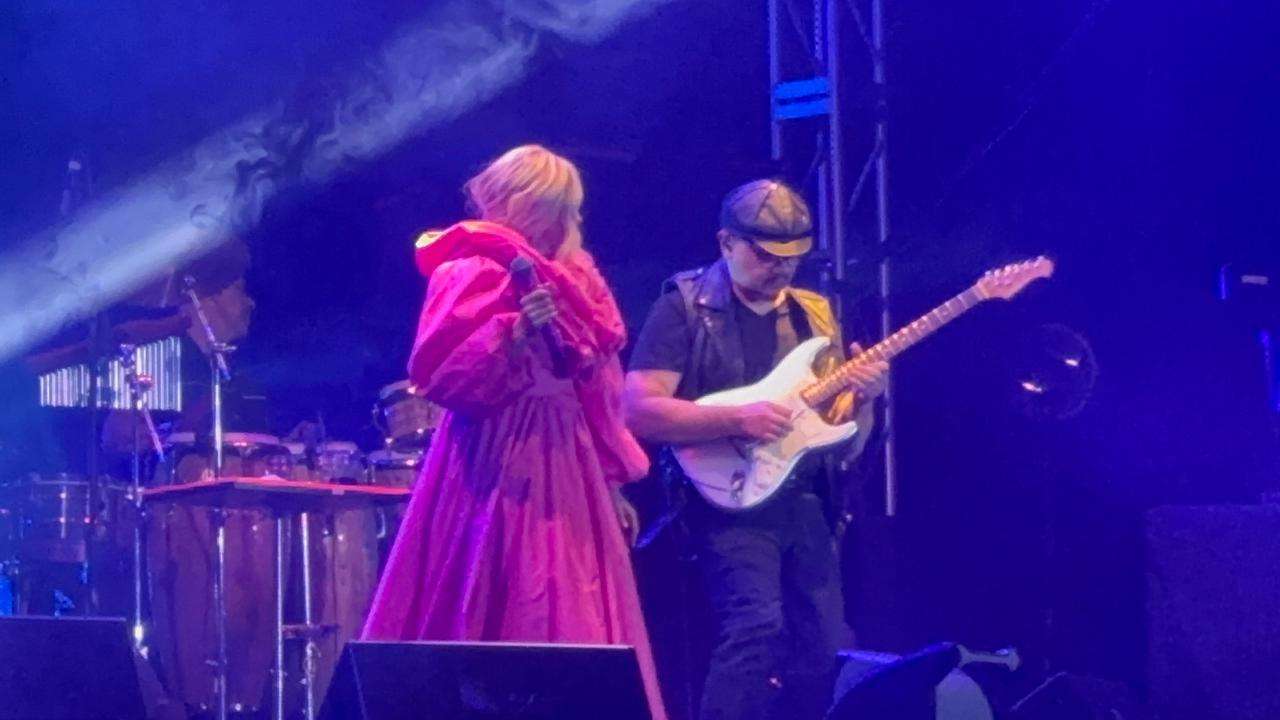 Celebra Yuri 49 años de trayectoria en su tour Icónica