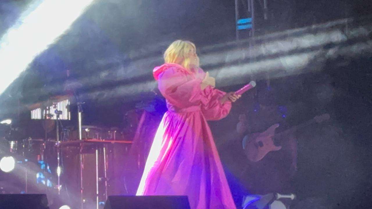 Celebra Yuri 49 años de trayectoria en su tour Icónica