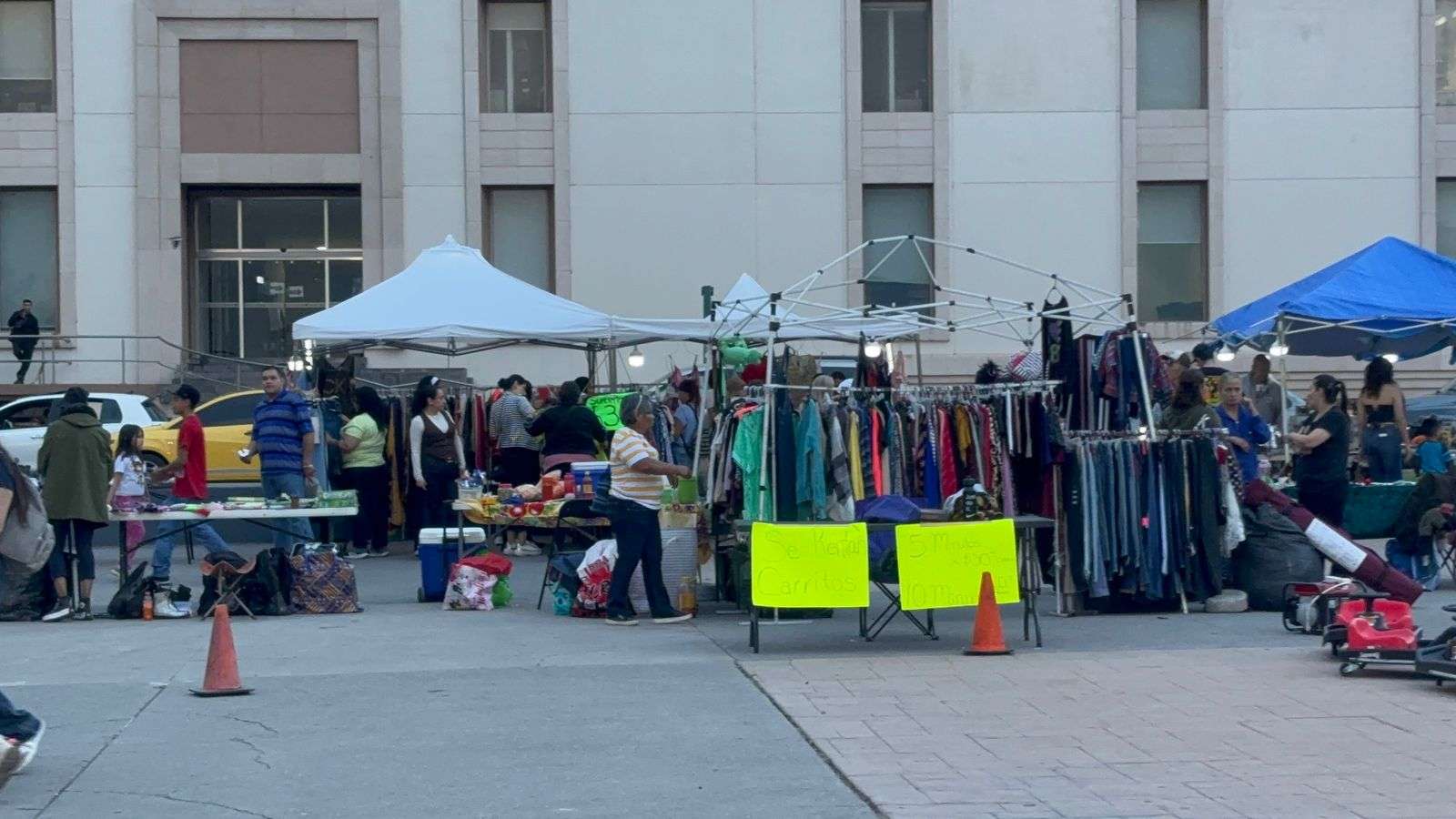 Se llena de vida Plaza Mayor con bazar de fin de semana