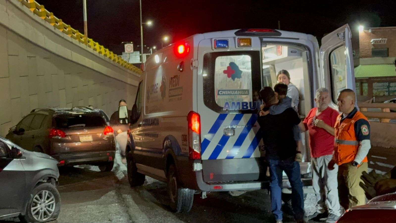 Provoca caos vial choque múltiple en gaza de la salida a Aldama