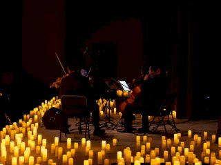 Llena Concierto de Velas el Teatro de la ciudad de Delicias