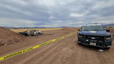 Hallan vehículo calcinado relacionado con muerto en el centro