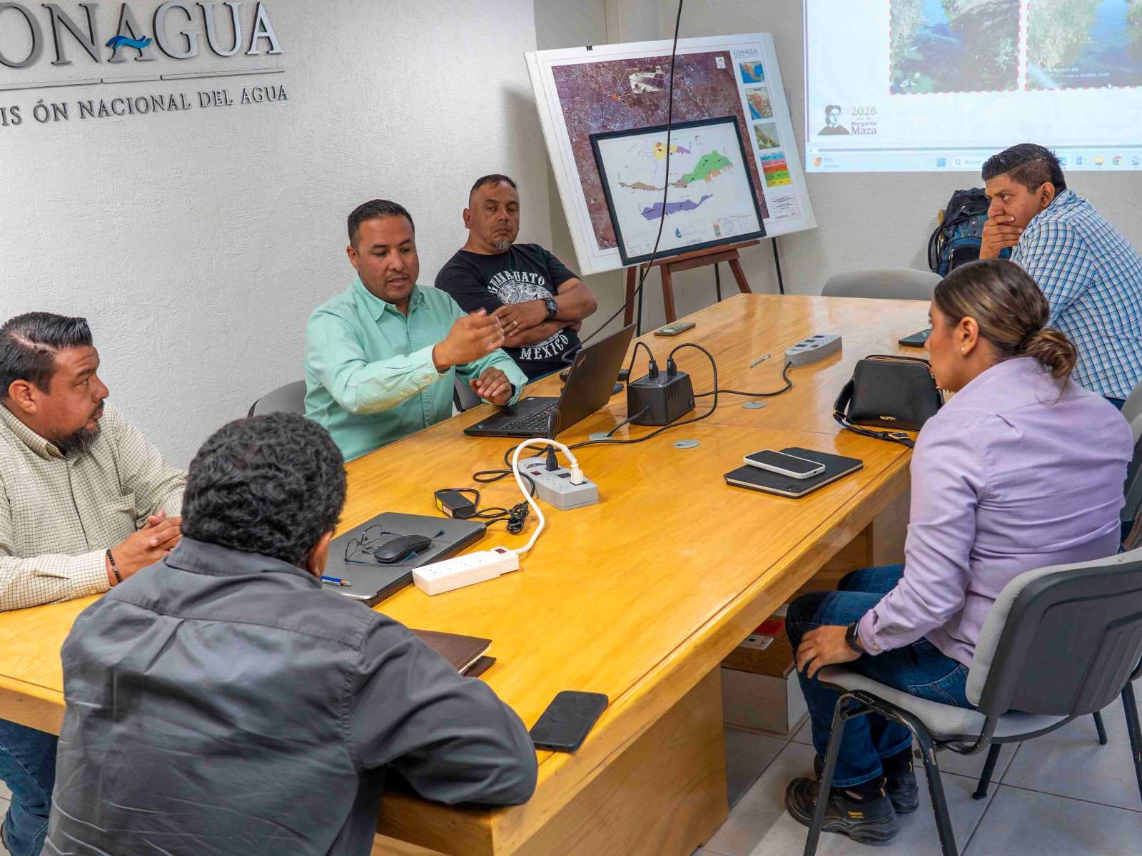 Coordinan JMAS y Conagua acciones para limpiar Acequia 