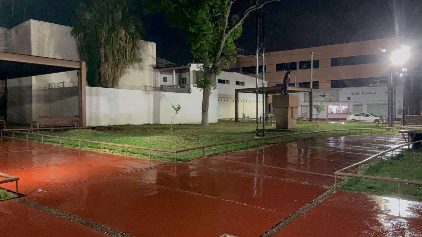 Sorprende lluvia al Centro de la ciudad