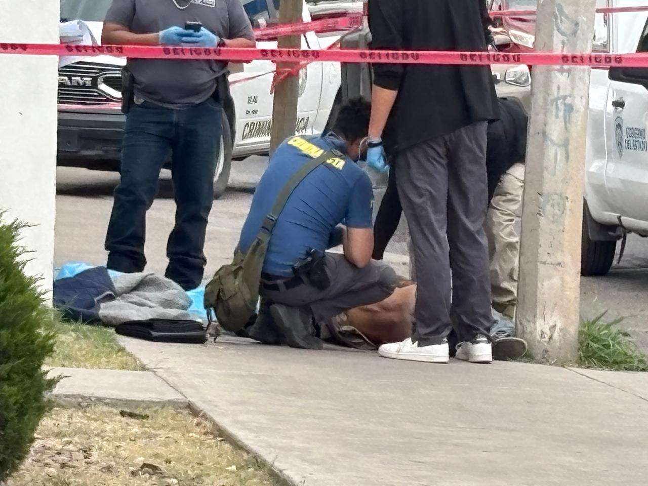 Hallan un muerto en cruce de la Niños Héroes y Colón