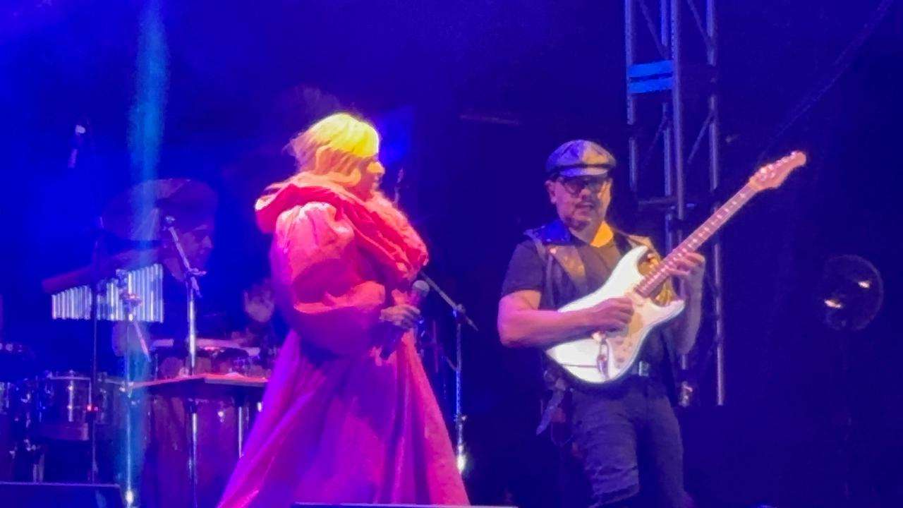 Celebra Yuri 49 años de trayectoria en su tour Icónica