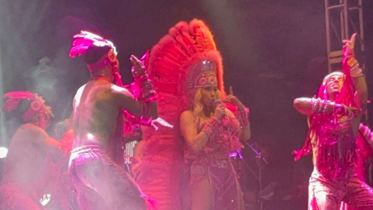Celebra Yuri 49 años de trayectoria en su tour Icónica