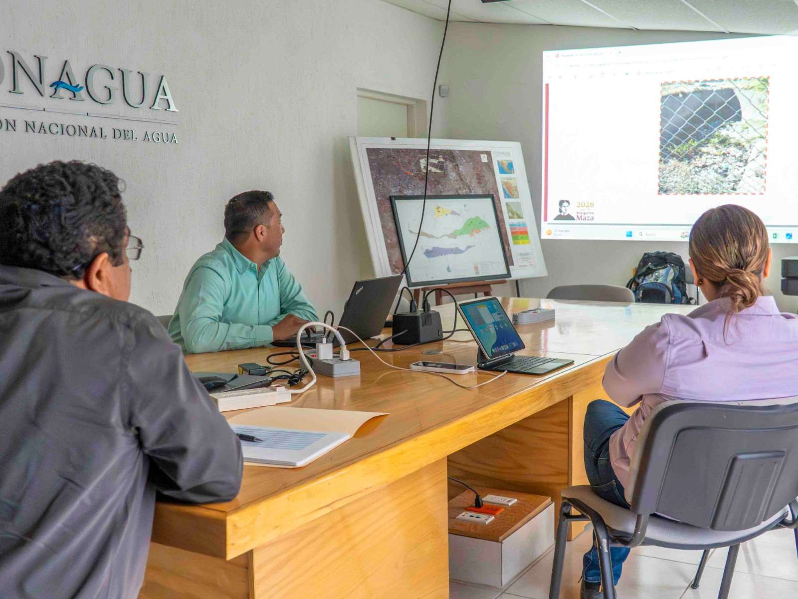 Coordinan JMAS y Conagua acciones para limpiar Acequia 