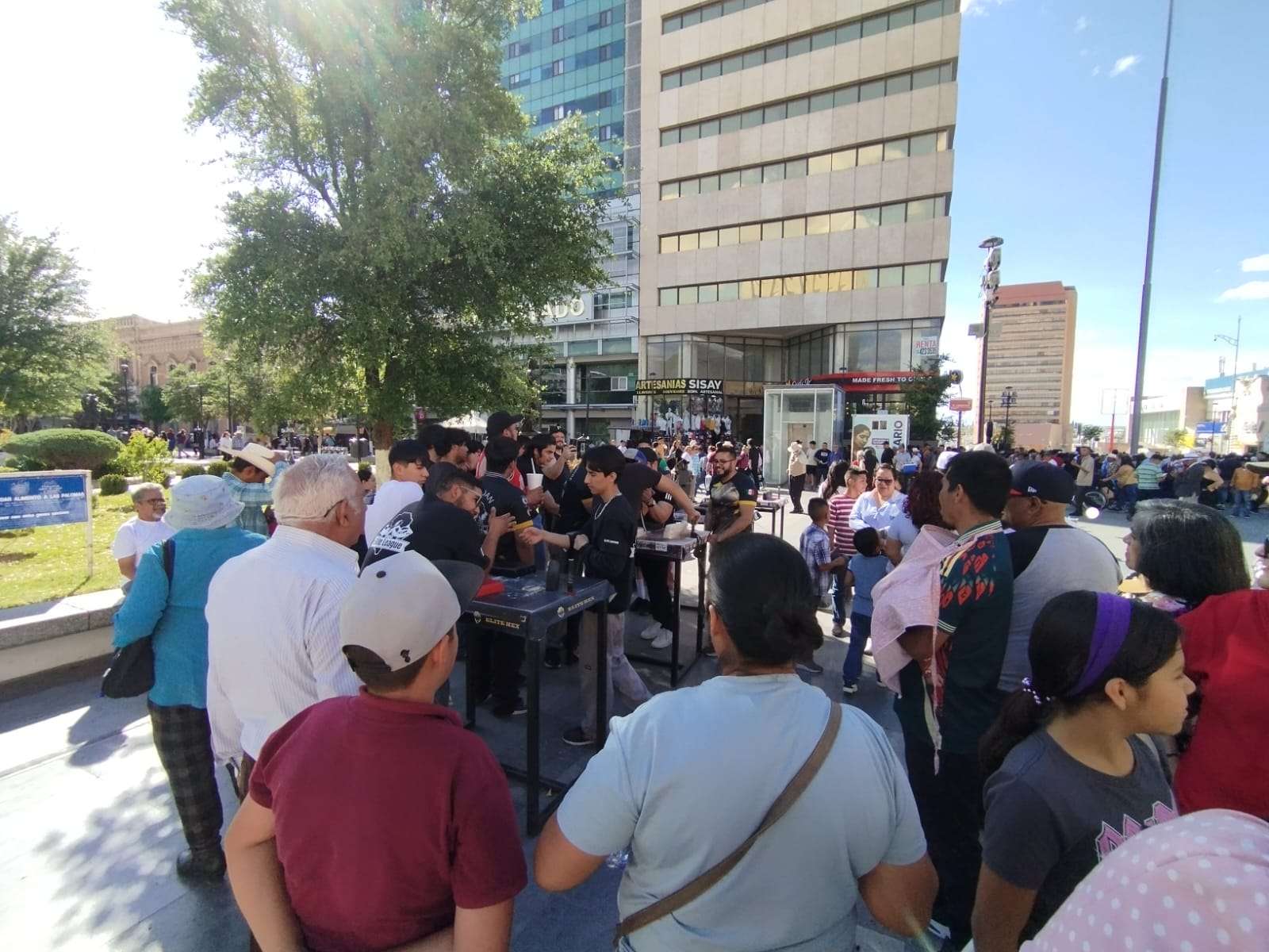 Muestran chihuahuenses su fuerza en exhibición de vencidas