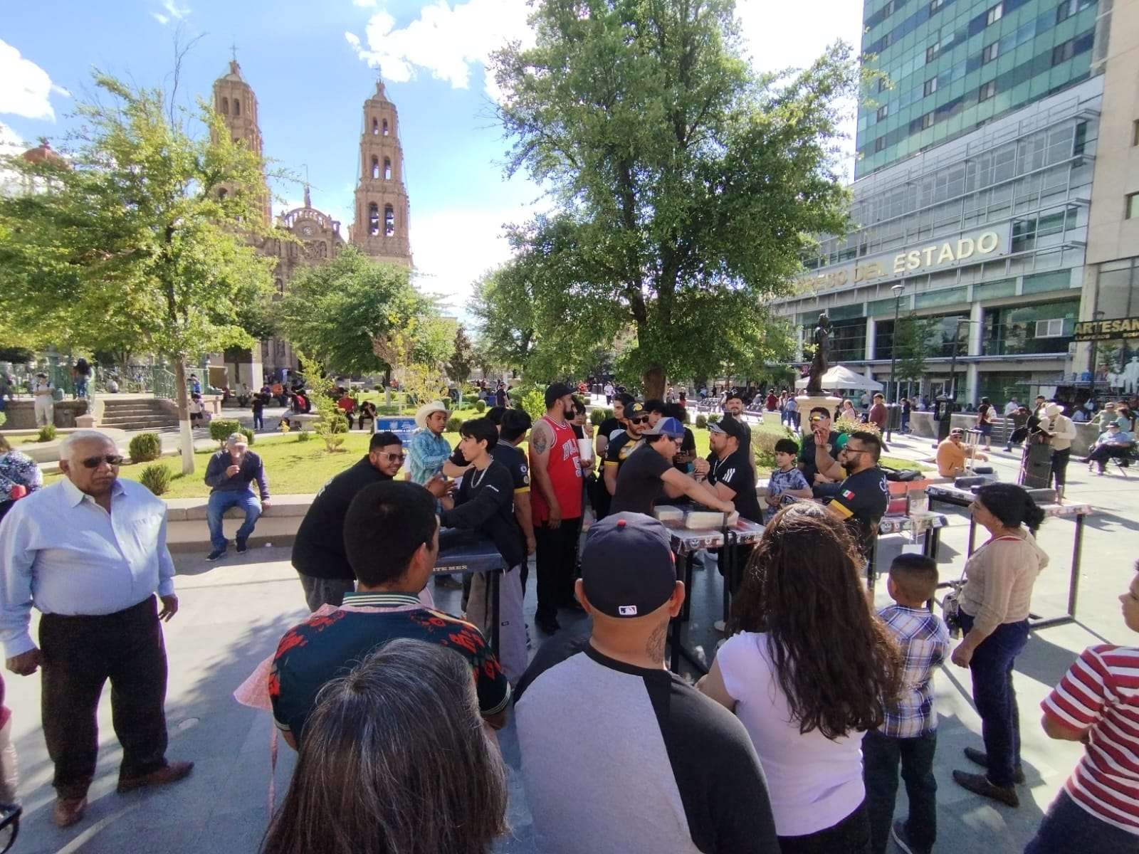 Muestran chihuahuenses su fuerza en exhibición de vencidas