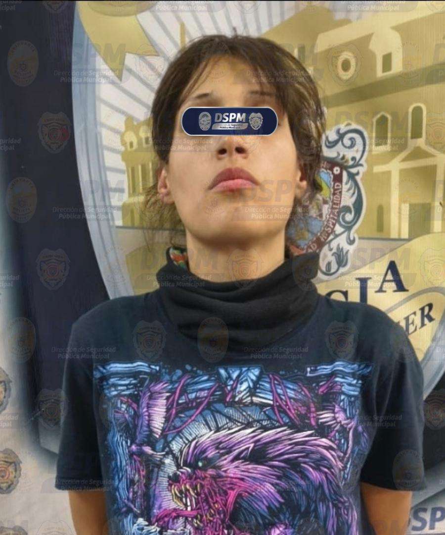 Detienen a mujer con arma de utilería en la UP
