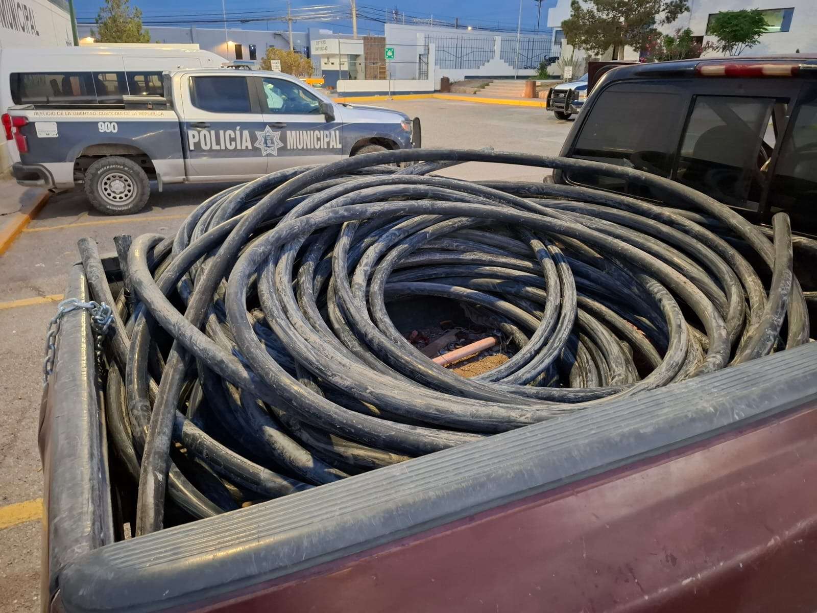 Robaban cable eléctrico; les aseguran varias líneas de material