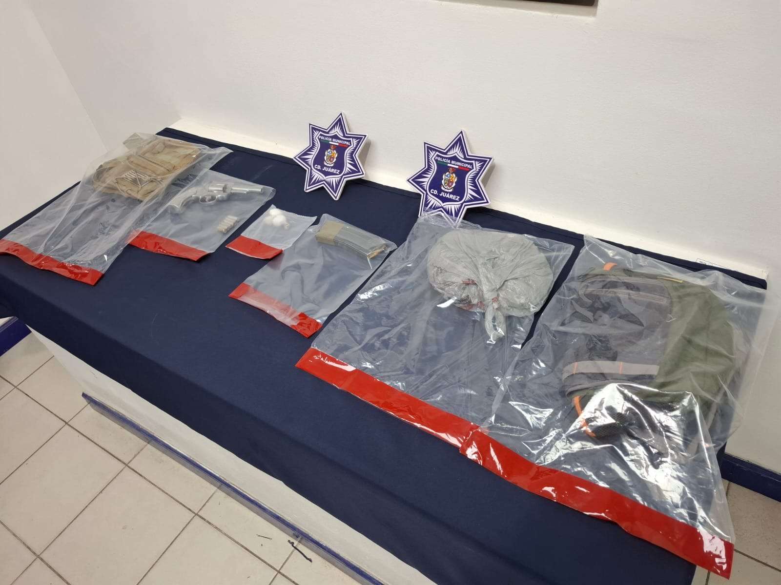 Detienen a pareja con droga y un arma de fuego