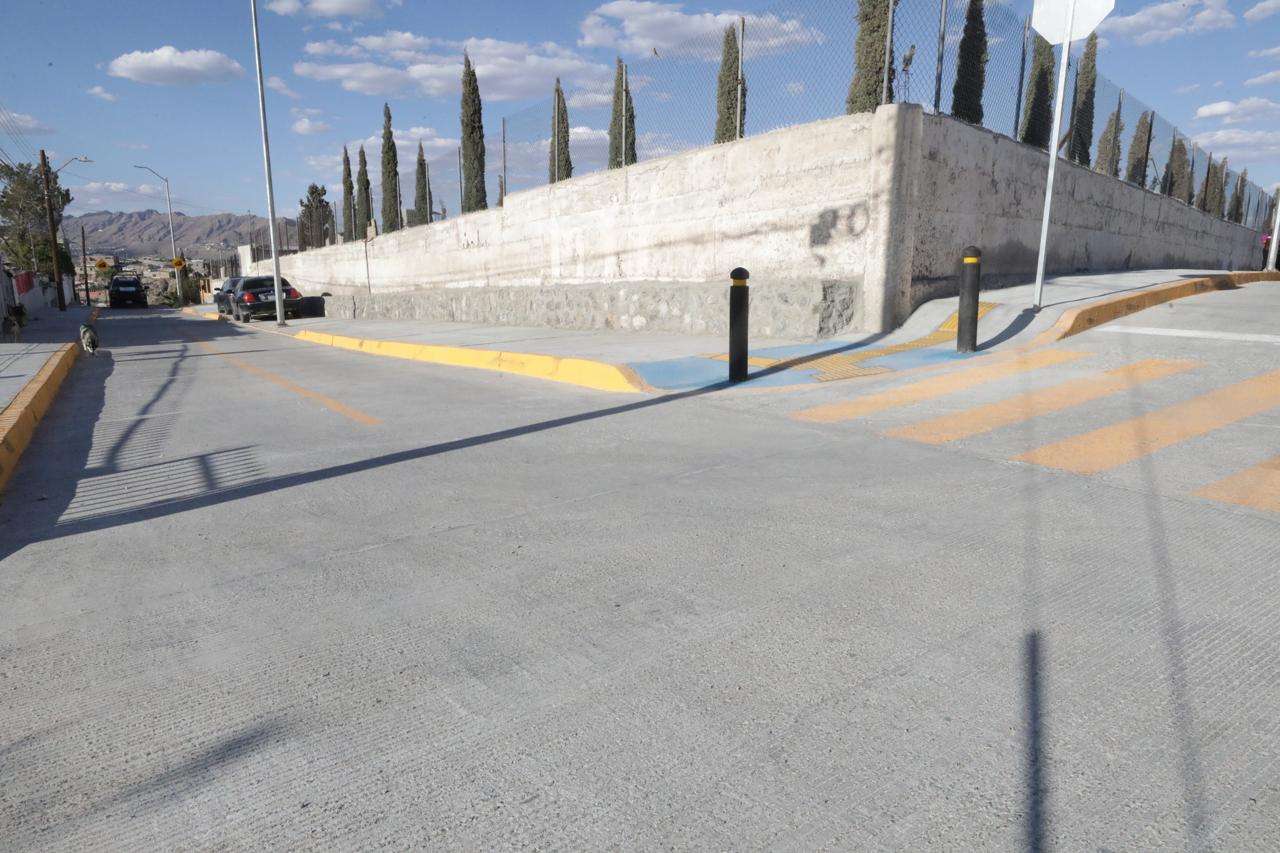 Entregan pavimentación de la Isla Canarias y Miravalles