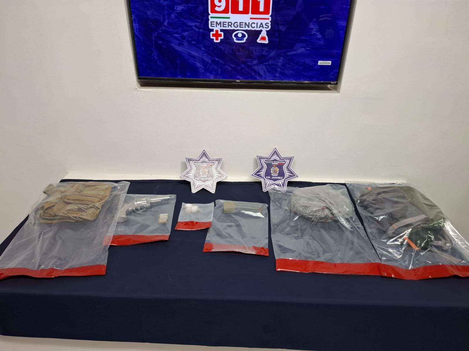 Detienen a pareja con droga y un arma de fuego