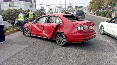 Deja otro choque volcadura en Ortiz Mena un lesionado 