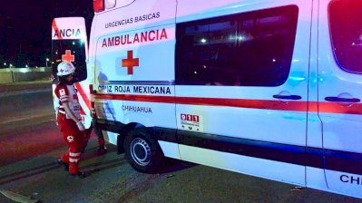 Resulta herido motociclista tras chocar contra auto al norte 