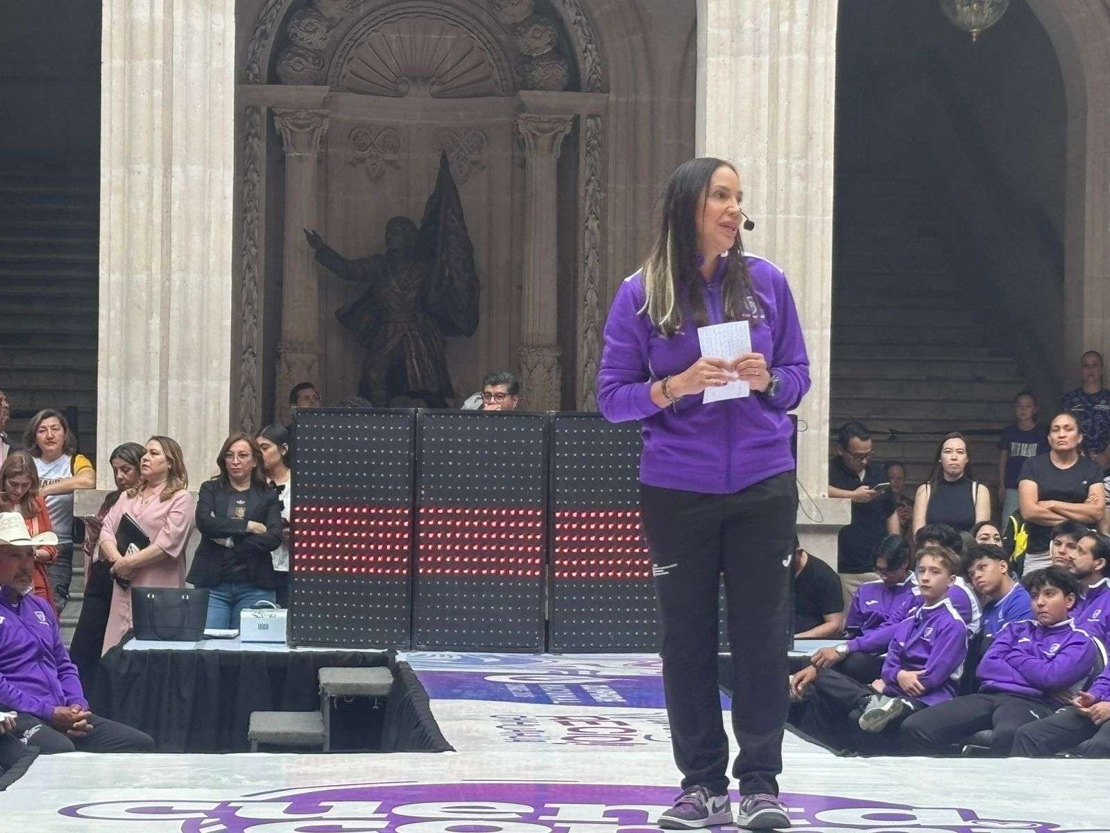 Abanderan a más de mil jóvenes deportistas para la Olimpiada Nacional 