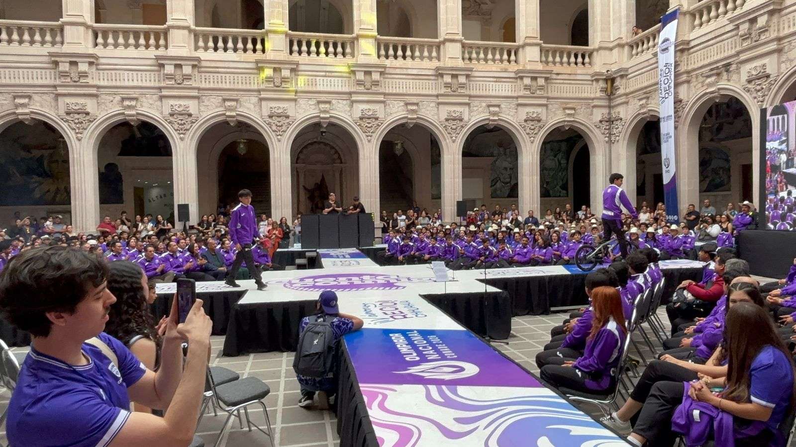 Abanderan a más de mil jóvenes deportistas para la Olimpiada Nacional 