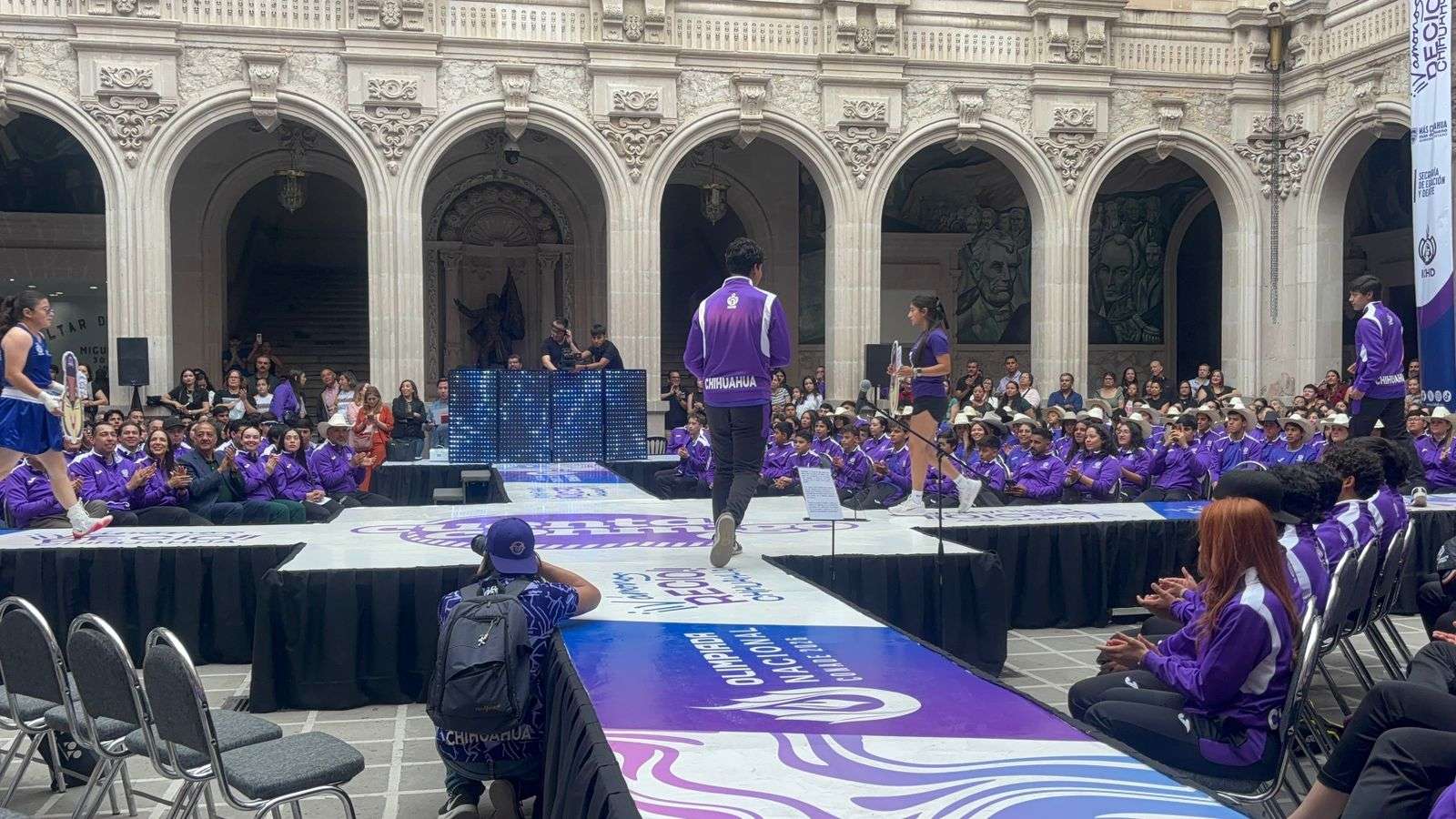 Abanderan a más de mil jóvenes deportistas para la Olimpiada Nacional 