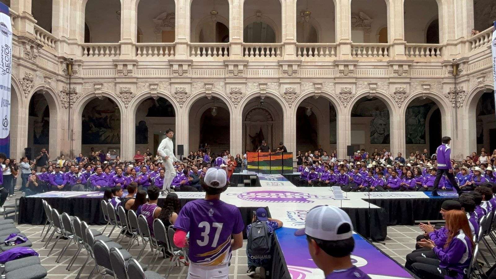 Abanderan a más de mil jóvenes deportistas para la Olimpiada Nacional 