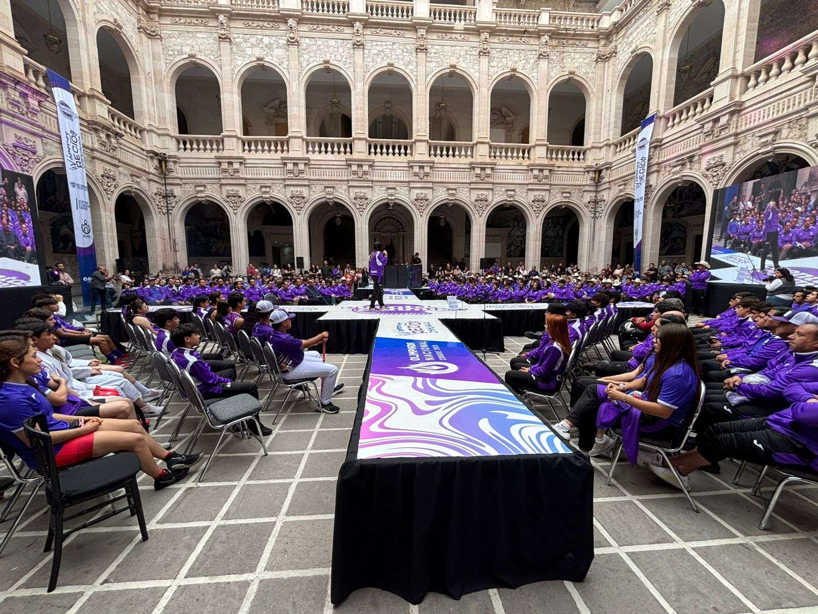 Abanderan a más de mil jóvenes deportistas para la Olimpiada Nacional 